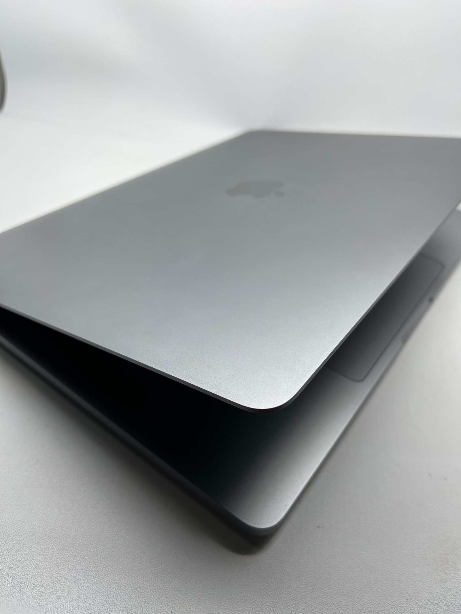 MacBook Pro M1 16/512